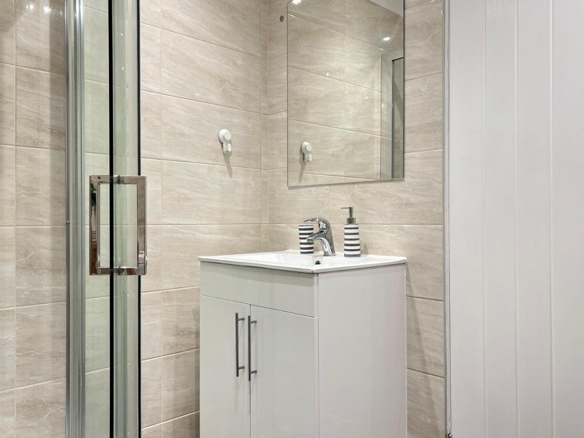 יורק Modern 2 Bed Townhouse Just Outside City Walls With Free Private Parking מראה חיצוני תמונה